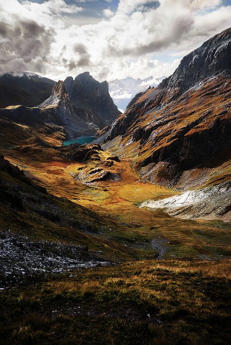 Hiking in the "Massif des Cerces", french alps. Autumn colours and elusive shadows... Camping Photography, Jaime Lannister, Arya Stark, French Alps, Alam Yang Indah, Places Around The World, Tent Camping, Amazing Nature, Beautiful World