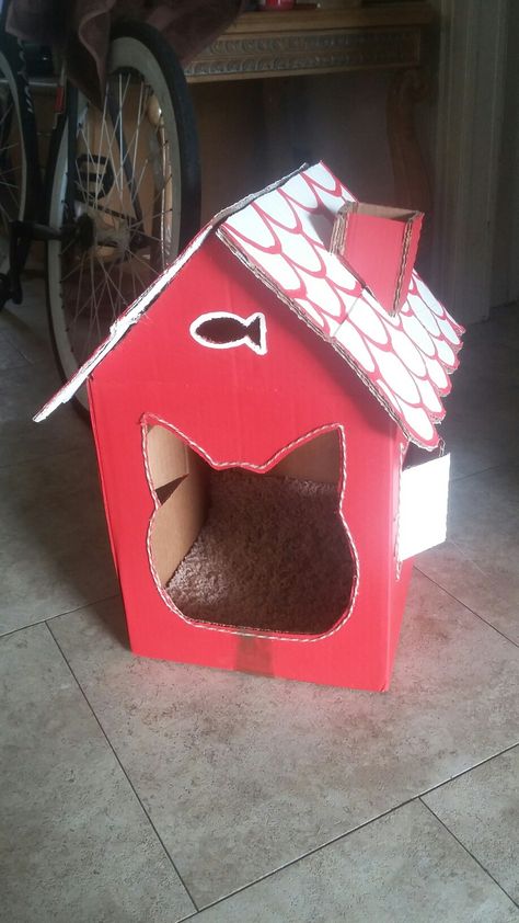 A cat house I made from an egg box for Rusty.🐱 (inspired by the cat houses on this board) Diy Cat Box House, Cat House Diy Cardboard, Diy Cat Bed, Cardboard Cat House, Cardboard Cat, Cat Couch, Pet Parade, Cat Houses, Cat House Diy