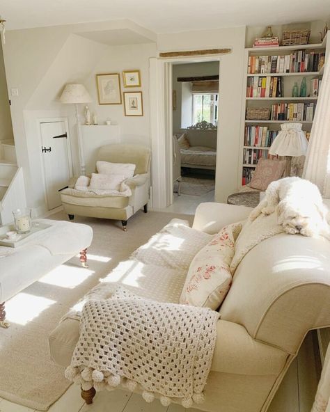 Cosy Cottage Living Room, English Cottage Living Room, Country Lounge, Garden Sauna, Cottage Sofa, Country Cottage Living Room, Cottage Lounge, Cottage House Interior, Country Cottage Living