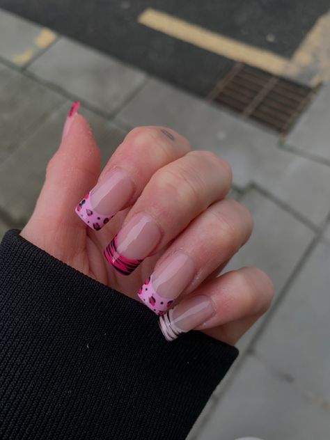 #aesthetic #nailart #nails #nailideas #nailinspiration #nailinspo💅🏻 #pinknails #zebraprint #leopardprint #pinknaildesigns #y2kfashion #y2knails #y2k #scene #scenenails #princess 90s Early 2000s Nails, Small Nails Design Y2k, Y2k Square Nails, Cute Basic Y2k Nails, Y2k Summer Nails, 200s Nails, Pink Y2k Nails, Short Y2k Nails, Y2k Nails Acrylic Pink And Black