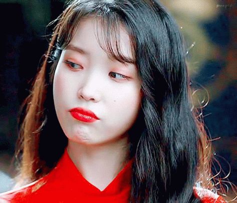 Iu Gif Cute, Iu Funny Face, Iu Funny, Iu Celebrity, Jang Man Wol, Gif Iu, Kim So Hyun Fashion, Iu Dress, Iu Gif