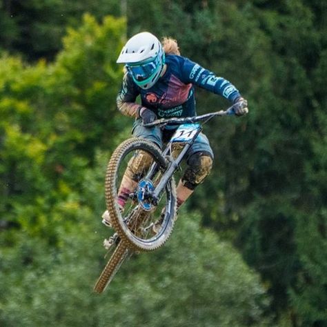 759 Likes, 4 Comments - Abby Hogie c: (@downhillgirl_abby) on Instagram: “Can't wait to fly like this again!🤘🏻 ___________________________________ Pic is part of a bigger…” Trek Mtb, Trek Bikes, Photography People, Women's World Cup, Bike Rider, Womens Bike, Mtb Bike, Bike Life, Mountain Bike