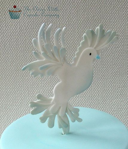 Dove Christening Cake Religious Cakes, Cakes Design, Pull Apart Cupcakes, Cake Topper Tutorial, Communion Cakes, Vanilla Sponge, Fondant Cookies, The Dove, Baptism Cake