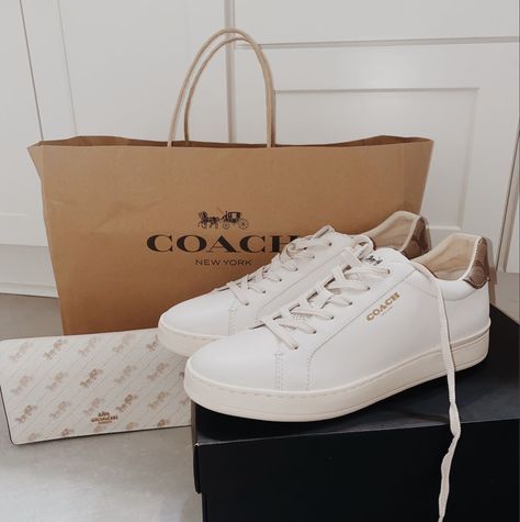 Coach Sneakers Outfit, Coach Shoes Outfit, Tenis Coach, Designer Sneakers Women, Coach Sneakers, Dream List, Xmas List, Coach New York, Girly Shoes