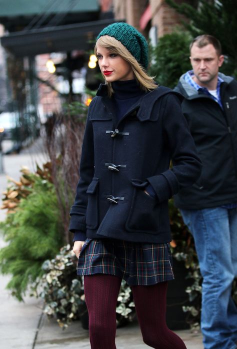 Looking warm and comfy on a cold windy day Taylor Swift 2014, Outfits 2014, Taylor Swift Street Style, Cute Tights, Taylor Outfits, Taylor Swift Web, Taylor Swift Outfits, Taylor Swift 13, Taylor Swift Pictures