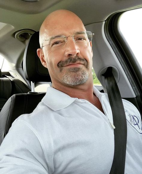 Handsome Bald Men With Beards, Bald Men With Glasses, Bald Man Aesthetic, Bald Aesthetic, Dating Rich Men, Bald Man With Glasses, Bald Style, Bald People, Bald Head With Beard