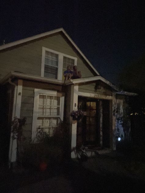 People On Roof Aesthetic, Sitting On Roof, Open Roof Car Aesthetic, Roof Night Aesthetic, On Roof Aesthetic, Sitting On The Roof Aesthetics, On The Roof At Night, Sitting On The Roof At Night Aesthetic, Roof Stargazing