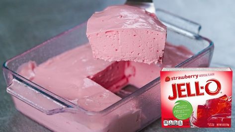 Strawberry Jello Dessert, School Desserts, Inexpensive Desserts, Jello Deserts, Jello Mold Recipes, Jello Dessert, Jello Dessert Recipes, 3 Ingredient Desserts, Diy Joy