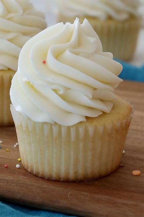 Easy Vanilla Buttercream Frosting Recipe Semi Sweet Frosting Recipes, Buttercreme Frosting Recipe, Shelf Stable Buttercream Frosting, Easy Vanilla Buttercream Frosting, Butter Cream Frosting Recipe, Buttercream Frosting Recipe Easy, Buttercreme Frosting, Fluff Frosting, Homemade Vanilla Frosting