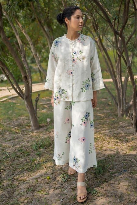 Buy Ivory Linen Printed Floral Round Top And Pant Set For Women by Arcvsh by Pallavi Singh Online at Aza Fashions. Cordset Summer Printed, White Coord Sets For Women, Block Print Coord Set, Co Ords Outfits Indian, Office Wear Outfit, Linen Style Fashion, Co Ords Outfits, Sets Outfit, Trendy Shirt Designs