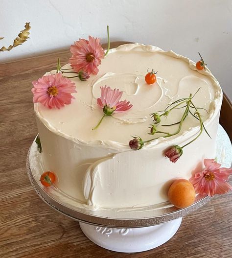 Wedding • Instagram Simple Cottagecore Wedding Cake, Spring Birthday Cake Aesthetic, Simple Floral Wedding Cake, Aesthetic Floral Cake, Cake Decorating Cottage Core, Floral Cakes, Wedding Cake Citrus, Homemade Wedding Cake, Small Wedding Cakes