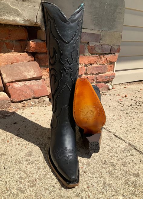 Montana Wardrobe, Tattooed Baddie, Black Western Boots Women, Black Western Boots Outfit, Square Toe Cowgirl Boots, Clothe Styles, Snip Toe Cowgirl Boots, Cowgirl Boots Wedding, Cowgirl Era