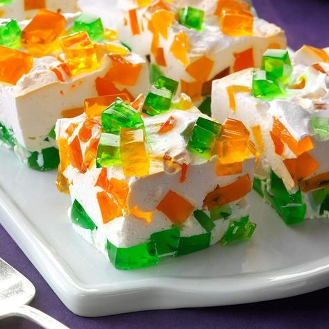 The Most Popular Dessert the Year You Were Born | Reader's Digest Jello Dessert Recipes, Retro Desserts, Gelatin Recipes, Most Popular Desserts, Bake Sale Recipes, Gelatin Dessert, Jello Desserts, Jello Salad, Popular Desserts