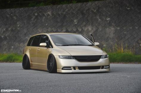 Honda Oddysey, Photos Of Cars, Rad Racer, Custom Fender, Soccer Moms, Sports Wagon, Language Barrier, Honda Jazz, Minivan