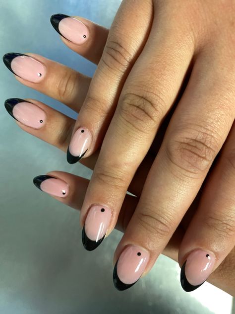 Cute Classic Nails, Nails Black Dots, Black Dots Nails, Gel Nails Burgundy, Nails Yin And Yang, Red Nails Natural, Almond Nails Medium Length, Medium Length Nail Ideas, Burgundy Red Nails