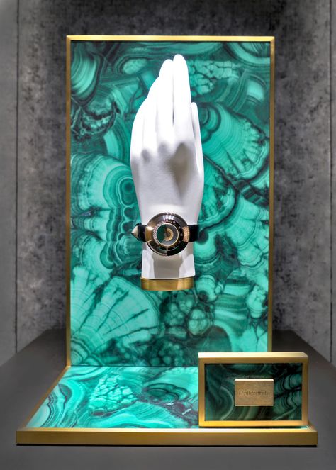 The luxurious Fendi Policromia Timepieces haute joaillerie collection, designed in collaboration with Delfina Delettrez Fendi, is now on display at the Fendi Madison Avenue flagship store. Luxury Jewelry Display, Watch Display Case, Jewellery Showroom, Visual Merchandising Displays, Watch Display, Painting Templates, Merchandising Displays, Watches Unique, Diy Crafts For Home Decor