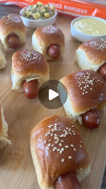 Vince Vasquez on Instagram: "Game day pigs in a blanket using @kingshawaiian Original Hawaiian Sweet Rolls are a crowd-pleasing bite-sized treat that take ordinary pigs in a blanket to the next level. Stuffed with a sliced hot dog, the sweet rolls make the best “blanket” because they’re perfectly soft and sweet. A little bit of cheese and topped with a tangy mango mustard and pineapple relish are the extra point for your next get-together! Ingredients 1 12 pack Kings Hawaiian Original Hawaiian Kings Hawaiian Pretzel Bites, Pineapple Relish, Kids Luau, Pretzel Rolls, Hawaiian Sweet Rolls, Kings Hawaiian, Hawaiian Rolls, Pigs In A Blanket, Sweet Rolls