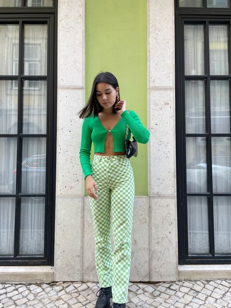 Purple Checkered Pants Outfit, Green Checkered Pants Outfit, Checkered Pants Outfit, Lime Green Outfits, Lime Green Pants, Casual College Outfits, Vacay Outfits, Colorful Life, Concert Fits