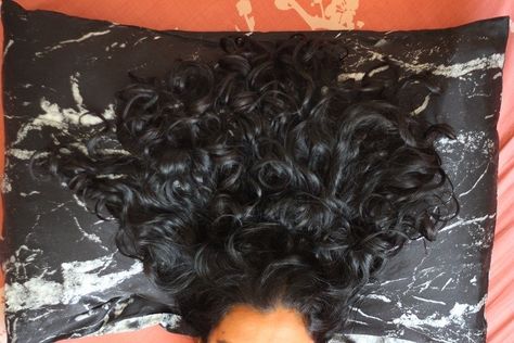 4 ways to sleep with curly hair | CurlsandBeautyDiary Undefined Curls, Sleep With Curly Hair, Spiral Perms, Hair Tricks, How To Sleep, Curly Pixie Cuts, Ways To Sleep, Fabulous Hair, Curly Pixie