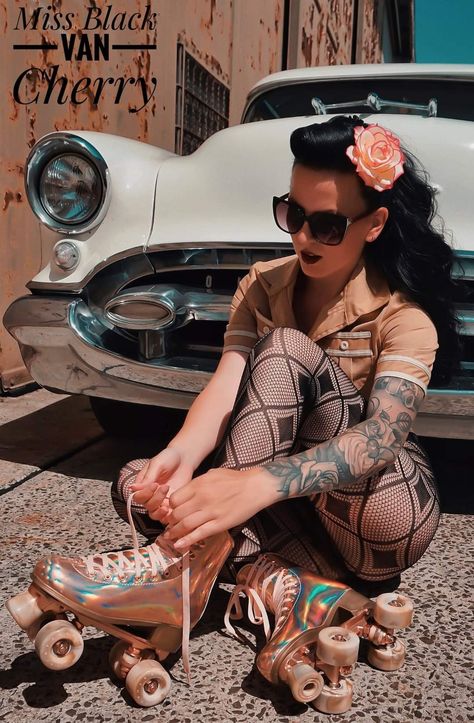 Pin Up Aesthetic, Rockabilly Pin Up Models, Rockabilly Aesthetic, Pinup Photo Shoot Ideas, Rockabilly Artwork, Vintage Pinup Photoshoot, Pinup Woman, Goddess Photography, Goth Pinup