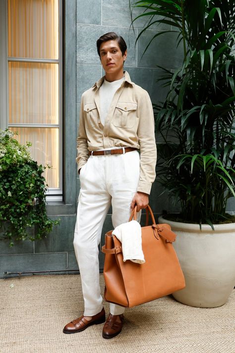 Ralph Lauren Purple Label Spring 2025 Men’s Ready-to-Wear Runway, Fashion Show & Collection Review [PHOTOS] Mens Spring Outfits, Ralph Lauren Men Outfits, Ralph Lauren Fashion Show, Asian Suits, Ralph Lauren Looks, Fashion Moodboard, Mens Fashion Blazer, Spring 2025, Cold Outfits