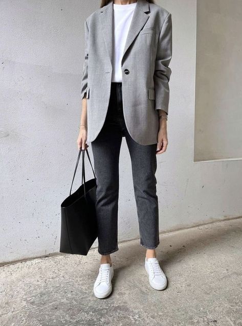 Grey Blazer Casual Outfit Woman, Grey Blazer Summer Outfit, Styling A Grey Blazer, How To Style Grey Blazer, Grey Work Trousers Outfit, Light Grey Outfits For Women, Business Casual Summer 2024, Gray Blazer Outfit Women Casual, Light Gray Blazer Outfit Women