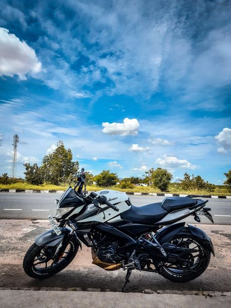 Ns200 løver😍 Dio Stickering Images, Ns 200 Pulsar Wallpaper, Munna Bhai, Bulb Mirror, Cartoon Cat Drawing, Ns 200, Gray Instagram, Profile Picture Images, Mahindra Thar