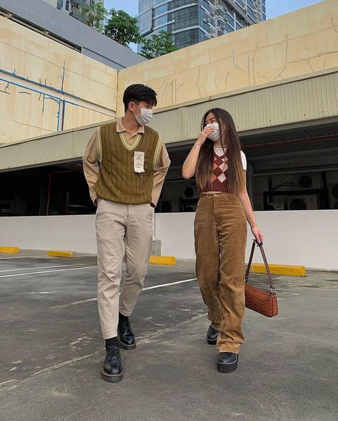 Matchy Outfit Couple Casual, Chalecos Outfits, Matchy Outfit Couple, Dresscode Ideas, Lowkey Couple, Matchy Outfit, Bookworm Clothes, Cherry Blossom Outfit, Blossom Outfit