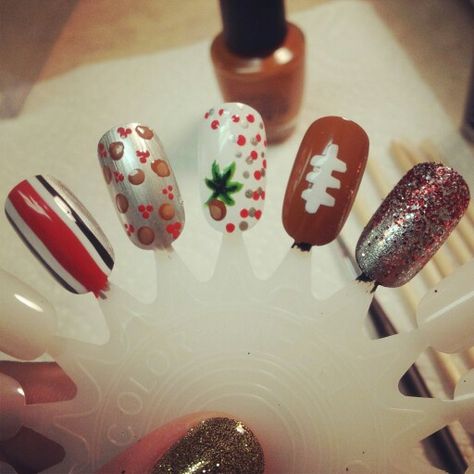 OSU Buckeye nail art Osu Buckeye Nails, Scarlet And Gray Nails, Ohio State Nails Designs, Osu Nails, Ohio State Nails, Sport Nails, Football Nail Designs, Buckeye Football, Fingernail Ideas