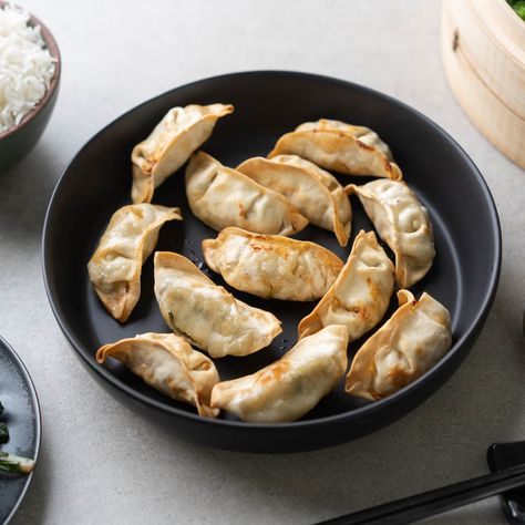 Air Fryer Frozen Pot Stickers Frozen Pot Stickers, Air Fryer Potstickers, Boba Milk Tea Recipe, Vietnamese Food Recipes, Frozen Potstickers, Pork Noodle Soup, Wonton Dumplings, Vietnamese Grilled Pork, Milk Tea Recipes