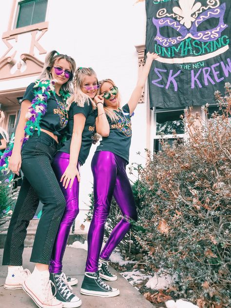 sigma kappa mardi gras bid day Mardi Gras Bid Day, Bachelorette Party Outfit Themes, Mardi Gras Parade Outfit, Kappa Bid Day, Nola Bachelorette Party, Sorority Recruitment Themes, Nola Bachelorette, New Orleans Bachelorette, Mardi Gras Outfits