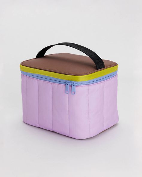 baggu lunch bag with lilac bottom, periwinkle and neon yellow trim and brown top Bottle Sling, Sac Lunch, Scrap Material, Snack Packs, Trail Mix, Cooler Bag, Lunch Snacks, Outfits Winter, Lunch Bag