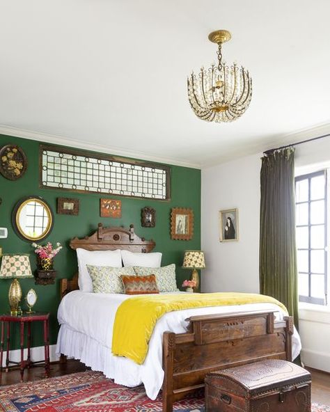 Wood Walls Bedroom, Green Accent Wall, Best Bedroom Paint Colors, White Wall Bedroom, Bedroom Wall Decor Ideas, Green Accent Walls, Creative Wall Decor, Creative Bedroom, Bedroom Wall Paint