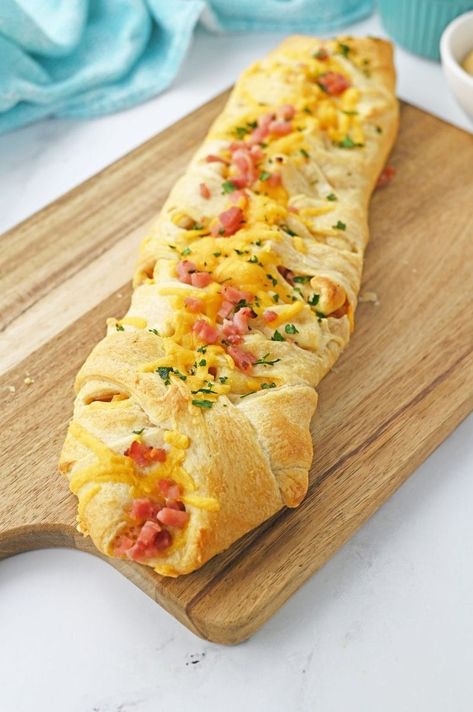 Ham and Cheese Crescent Braid - JCP Eats Ham And Cheese Ring Crescent Rolls, Crescent Rolls With Ham And Cheese, Ham And Cheese Crescent Bake, Crescent Roll Braid Recipes, Breakfast Braid Crescent Roll, Ham And Cheese Crescent Rolls, Cresant Rolls, Ham And Cheese Crescent, Crescent Braid