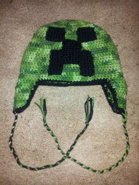 Crochet Minecraft Creeper Hat. Minecraft Hat, Minecraft Crochet, Minecraft World, Crochet Beanies, Nerd Crafts, Crochet Hat Free, Crochet Knit Hat, Crochet Things, Hat Crochet