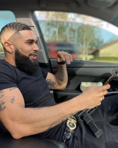 �🤑 Black Men With Beards, Bald Head With Beard, Waves Hairstyle Men, Black Men Beard Styles, Black Men Beards, Beard Game, Black Men Haircuts, Dark Skin Men, Black Beards