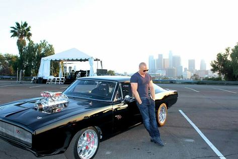 Vin Diesel standing next to 1970 Dodge Charger from Fast and Furious Muscle Cars Camaro, Fast Five, Last Ride, Best Muscle Cars, Diesel Cars, Jason Statham, Vin Diesel, Pony Car, Paul Walker