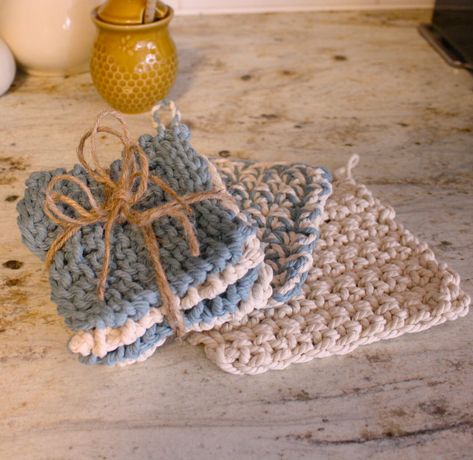 Free coasters knit pattern Knit Coasters, Knitted Coasters, Knit Stitches For Beginners, Knit Coaster, Coasters Pattern, Small Knitting Projects, Crochet Potholder Patterns, Potholder Patterns, Chunky Knitting Patterns