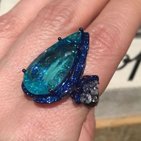 Paraiba Tourmaline Ring, Chopard Jewelry, Peacock Jewelry, Jewelry Photos, Titanium Jewelry, Paraiba Tourmaline, Green Goddess, Tourmaline Jewelry, Blue Tourmaline