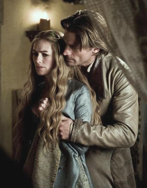 "The Targaryens wed brothers and sisters for 300 years to keep bloodlines pure; Jamie and I are more than brother and sister." Jamie And Cersei, Jaime And Cersei, Game Of Thrones Images, Game Of Thrones Cersei, Game Of Thrones Premiere, Queen Cersei, Cersei And Jaime, House Lannister, Crazy Games