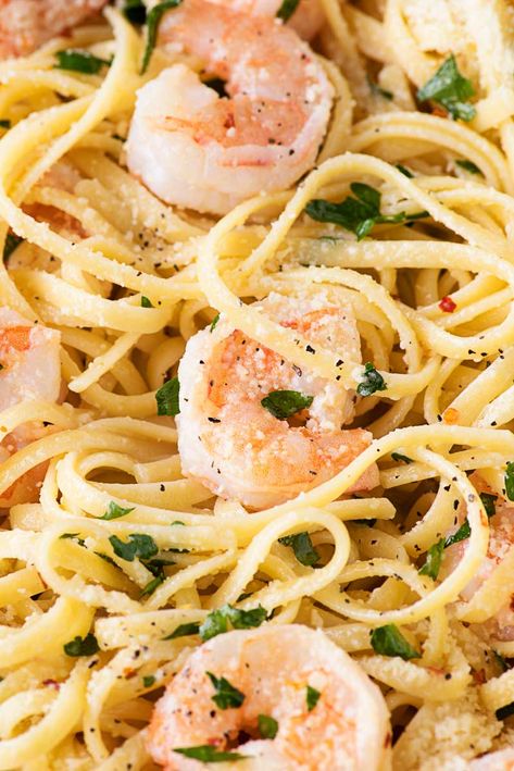 Shrimp Scampi with Linguine! This white wine shrimp scampi is an easy dinner that comes together in 15 minutes! Homemade scampi sauce and juicy shrimp on a bed of tender linguine. | HomemadeHooplah.com Shrimp Scampi Linguini, White Wine Shrimp, Shrimp Linguine Recipe, Shrimp Linguini, Shrimp Scampi Pasta Recipes, Shrimp Scampi Linguine, Homemade Hooplah, Scampi Sauce, Shrimp Scampi Pasta