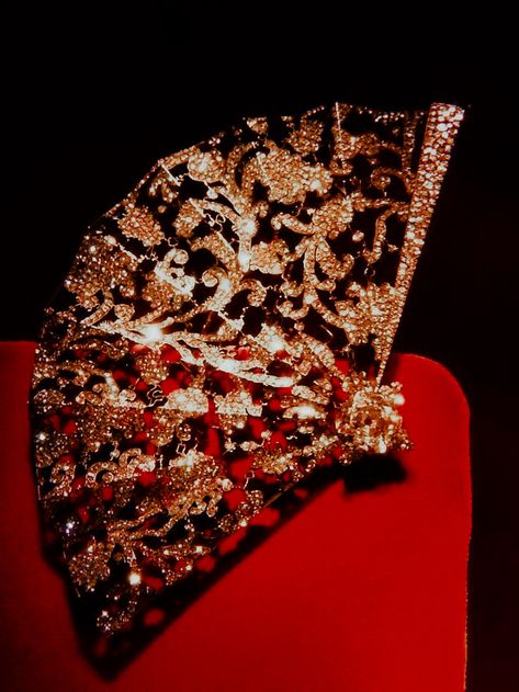 Royalty Aesthetic Gold, Red Royalty Aesthetic, Royal Red Aesthetic, Dark Red Accessories, Red And Gold Aesthetic, Opulence Aesthetic, Baroque Aesthetic, Royalty Aesthetic, Gold Aesthetic