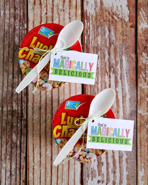 It’s almost a rule that you have Lucky Charms sometime during St. Patrick’s Day right? Well we have a fun little tag for you today to dress up that yummy cereal.    Download your tag: HERE You could add a tag to individual little containers for your kids. [or] Buy a big box and tie tags around their spoons for a … St Patrick Day Treats, Magically Delicious, Irish Beer, School Treats, Saint Patties, St Patrick's Day Crafts, St. Patricks Day, St Patrick's Day Gifts, Class Gift