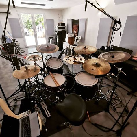 Drum Setup Ideas, Home Drum Studio, Drum Studio Ideas, Music Studio Room Aesthetic, Drummer Aesthetic, Drum Room Ideas, Instrument Room, Drum Studio, Studio Music Room