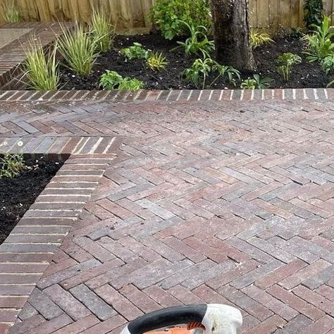 UK Clay Paving Suppliers on Instagram: "A mix of our Bergamo and Bolzano pavers from the Kessel Garden range has been used excellently in this garden to construct a detailed patio. This project was created by @amyhannigangardendesign. #gardenideas #gardendesign #pavers #pavinginspiration #landscaping #garden #brickpavers #gardeninspiration #gardenarea #pavingideas" Clay Pavers, Paving Ideas, Garden Paving, Landscaping Garden, Brick Pavers, Bergamo, Garden Inspiration, Instagram A, Garden Design