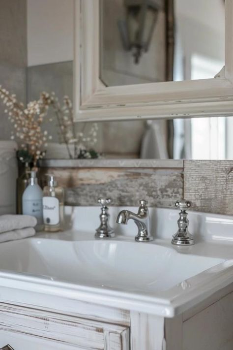 Modern French Country Bathroom Design Ideas French Country Contemporary, Small French Bathroom, Small French Country Bathroom, French Country Bathroom Design, Country Bathroom Design Ideas, Modern French Country Bathroom, French Country Decorating Bathroom, Country Bathroom Designs, Rustic Remodel