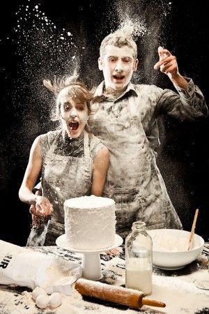 10 of the Messiest Date Ideas Ever.  #datenight  #letsgetmessy  #howdoesshe Cake Fail, Funny Christmas Photo Cards, Funny Christmas Photos, Couple Christmas Card, Funny Photos Ideas, Christmas Humor Ecards, Photos Booth, Easy Life, Kids Photoshoot