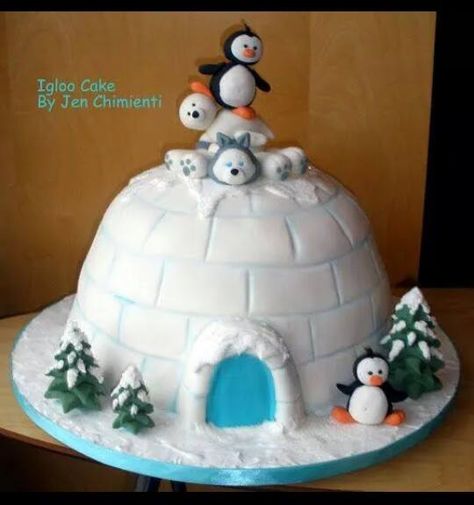 Igloo Cake Igloo Cake, Recipe For Gingerbread, Winter Torte, Christmas Themed Cake, Penguin Cakes, Penguin Birthday, Snowman Cake, Christmas Cake Designs, Christmas Cake Decorations