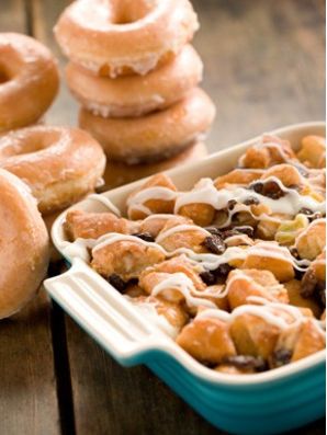 Krispy Kreme Bread Pudding, Donut Bread Pudding, Salsa Easy, Paula Deen Recipes, Brownie Desserts, Cinnamon Chips, Fruit Salsa, Bread Pudding Recipe, Krispy Kreme