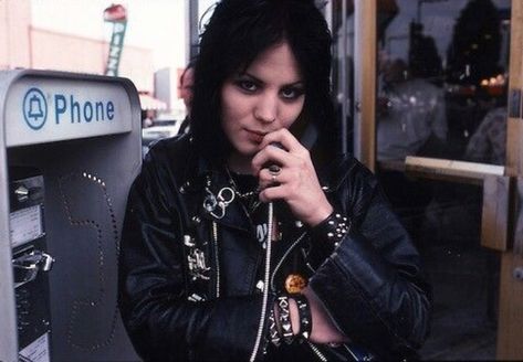 𝔰. on Twitter: "Joan Jett by Brad Elterman (1977).… " Joan Jett And The Blackhearts, Joan Jett The Runaways, Cherie Currie, The Runaways, Joan Jett, I Am In Love, Am In Love, Rock Stars, Rock Metal